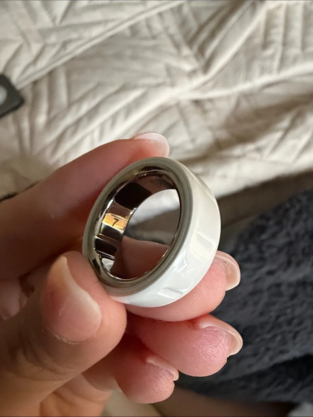 Oura ring 4 and charger